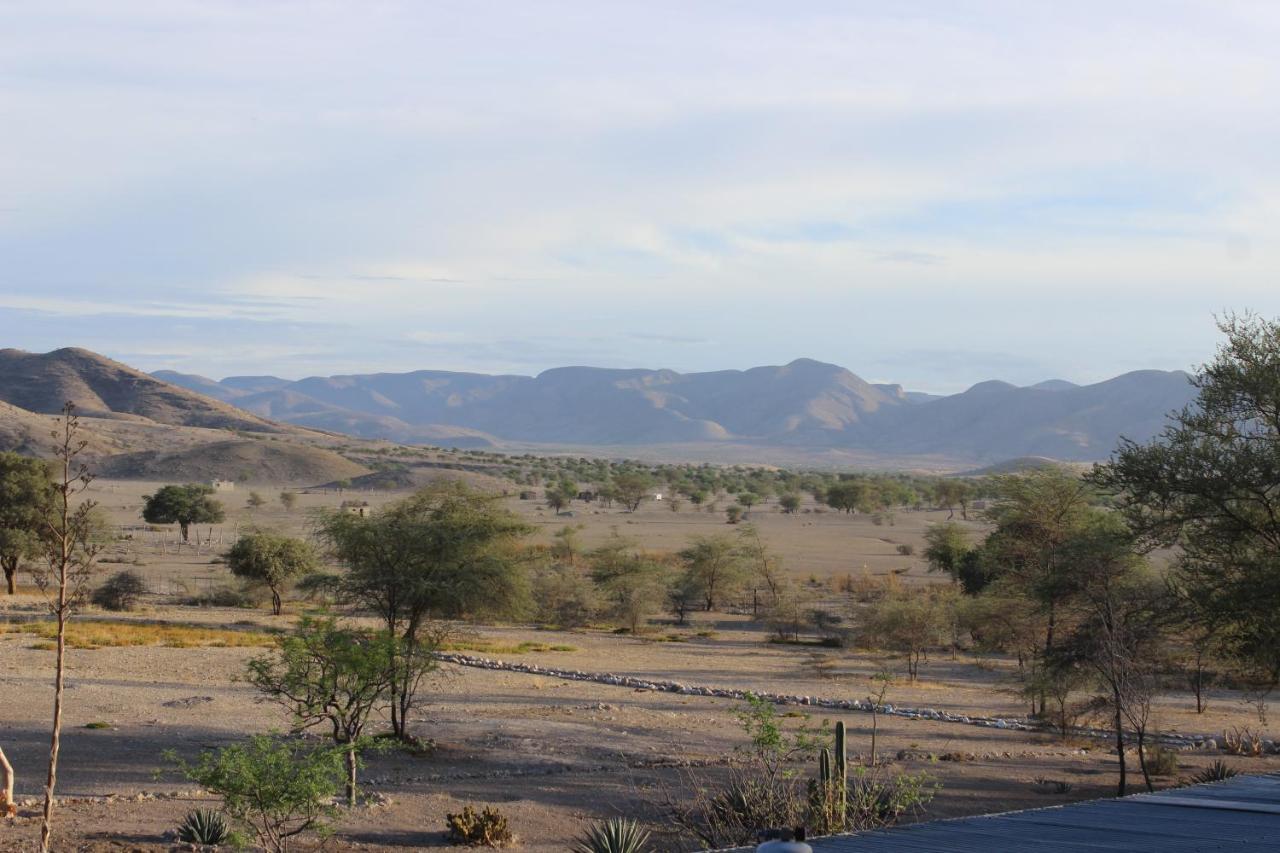 Fort Sesfontein Lodge & Safaris Экстерьер фото