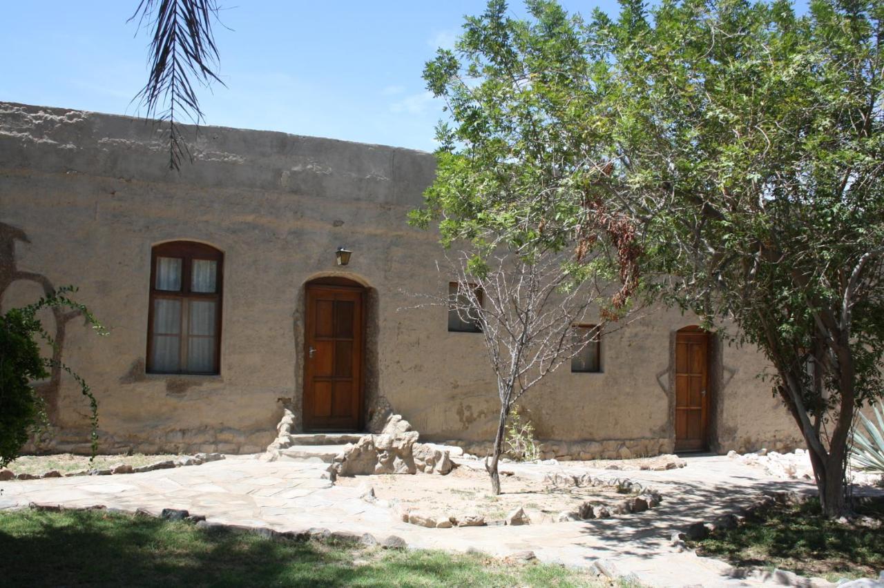 Fort Sesfontein Lodge & Safaris Экстерьер фото