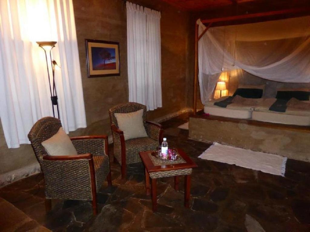 Fort Sesfontein Lodge & Safaris Экстерьер фото